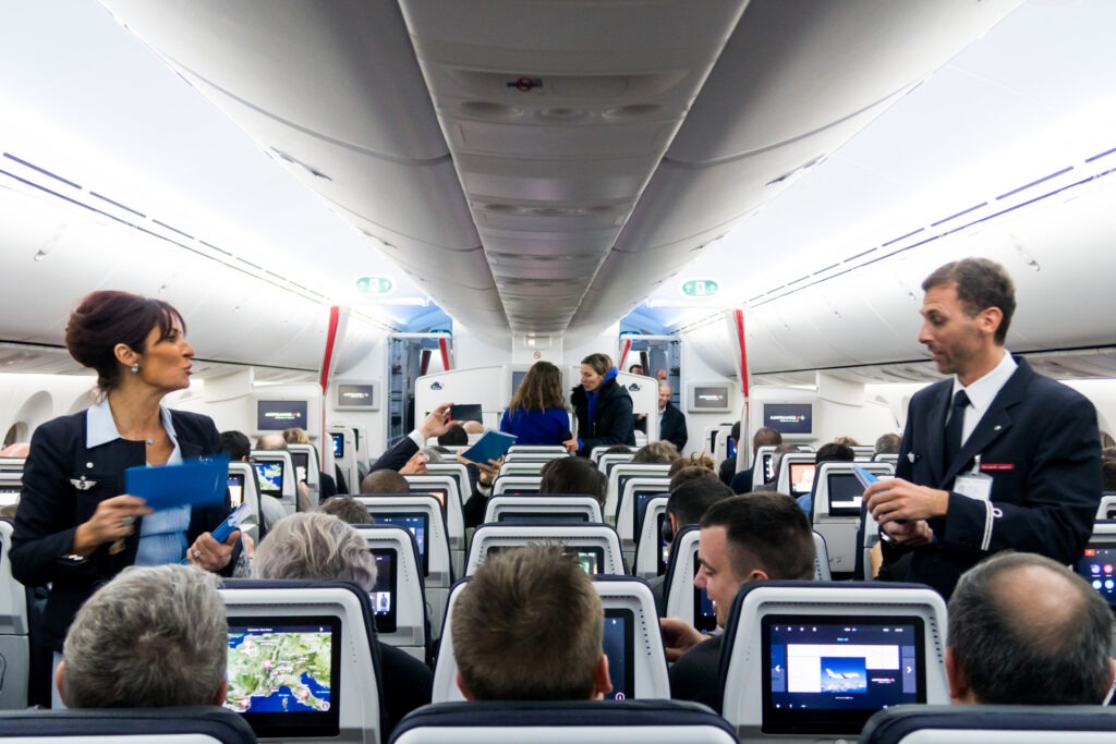 A Comprehensive Guide to Selecting LCD Screens for Aircraft Cabins
